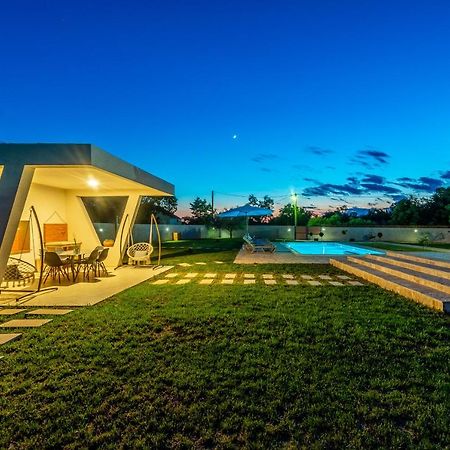 S&I Peaceful Holiday Home With Pool & Jacuzzi Galovac  ภายนอก รูปภาพ