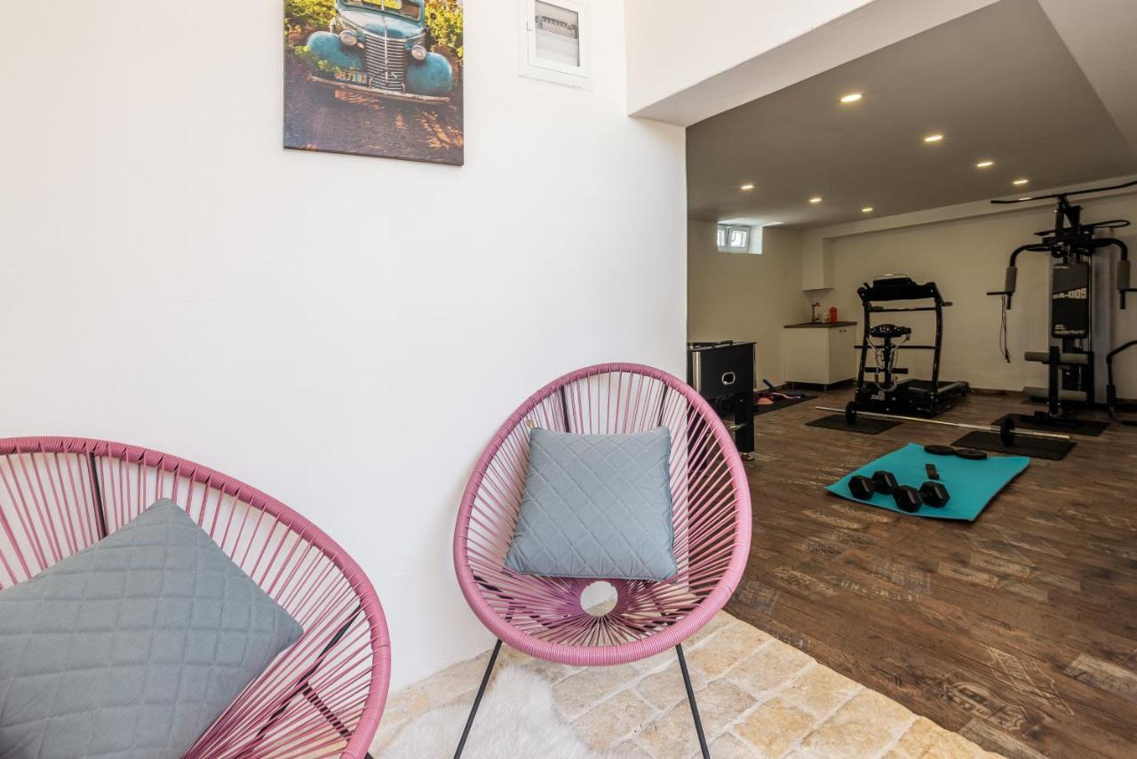 S&I Peaceful Holiday Home With Pool & Jacuzzi Galovac  ภายนอก รูปภาพ