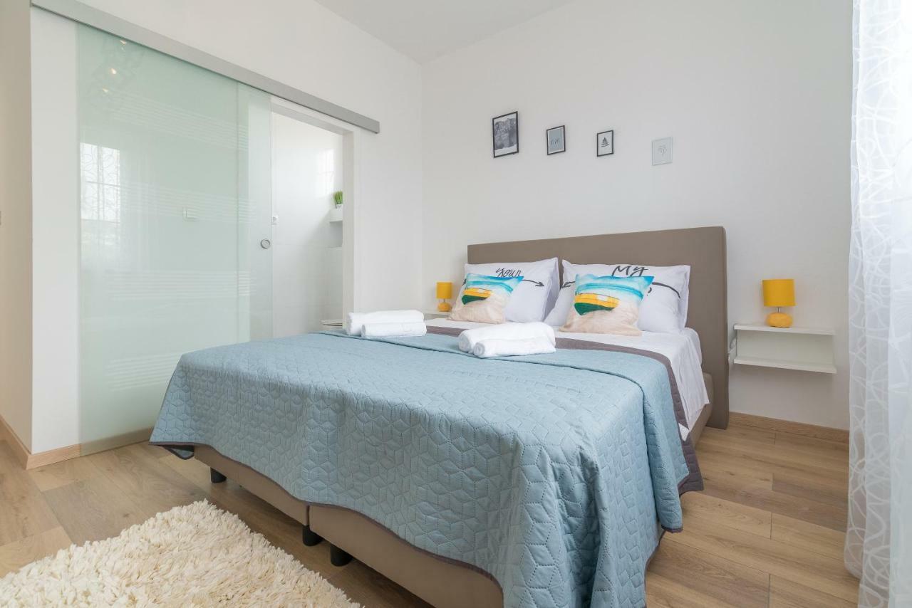 S&I Peaceful Holiday Home With Pool & Jacuzzi Galovac  ภายนอก รูปภาพ